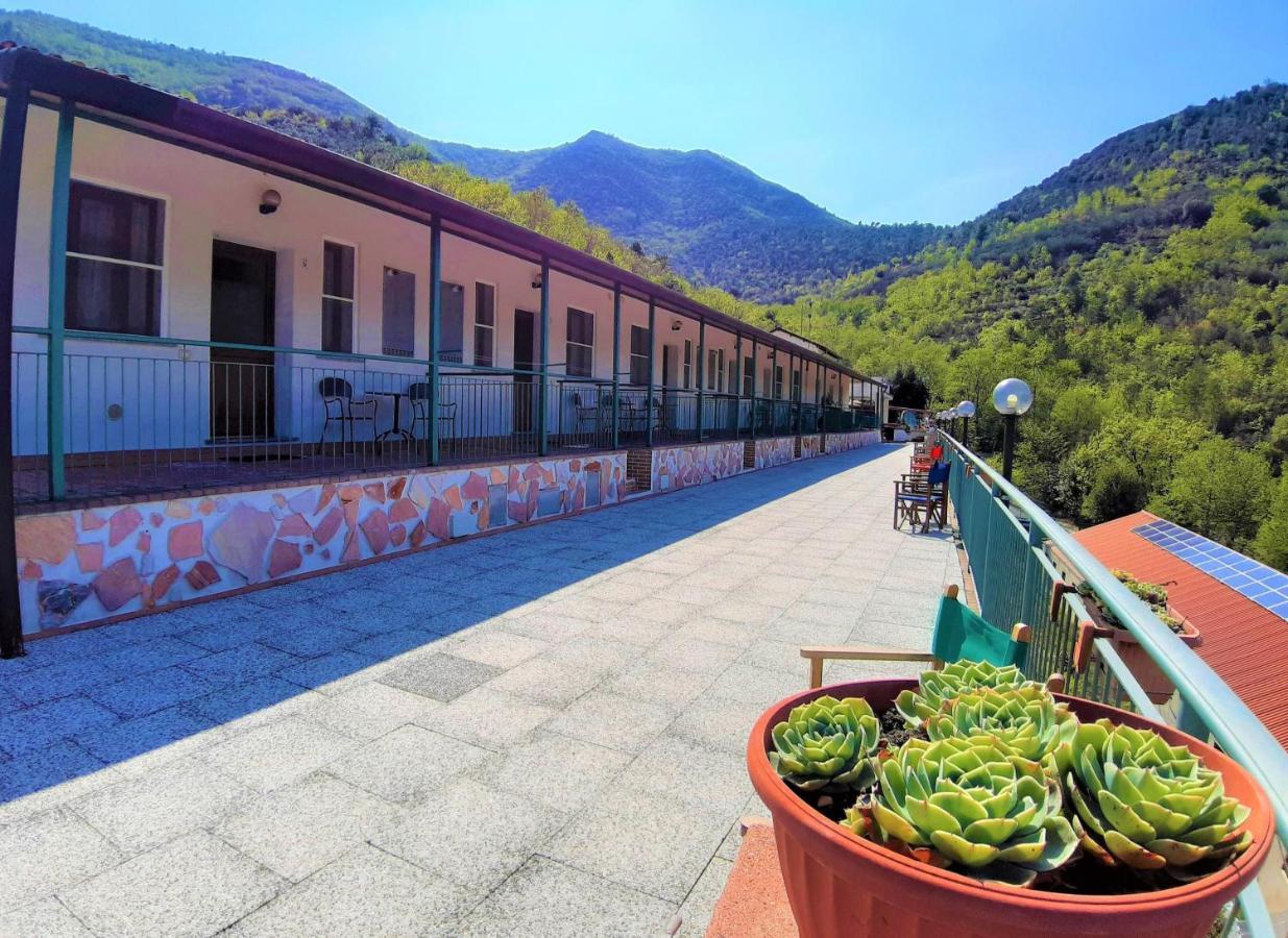 טויראנו Agriturismo Monte Acuto - Natura, Mare & Relax In Piscina מראה חיצוני תמונה